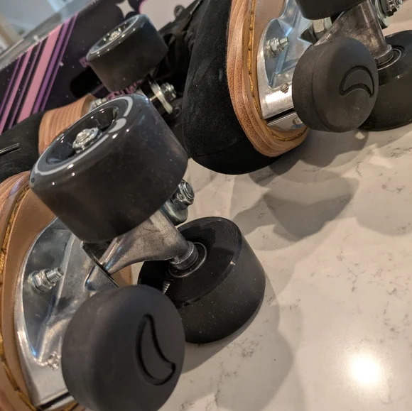 Midnight Roller Moon Boot Roller Skates - Picture 7 of 17